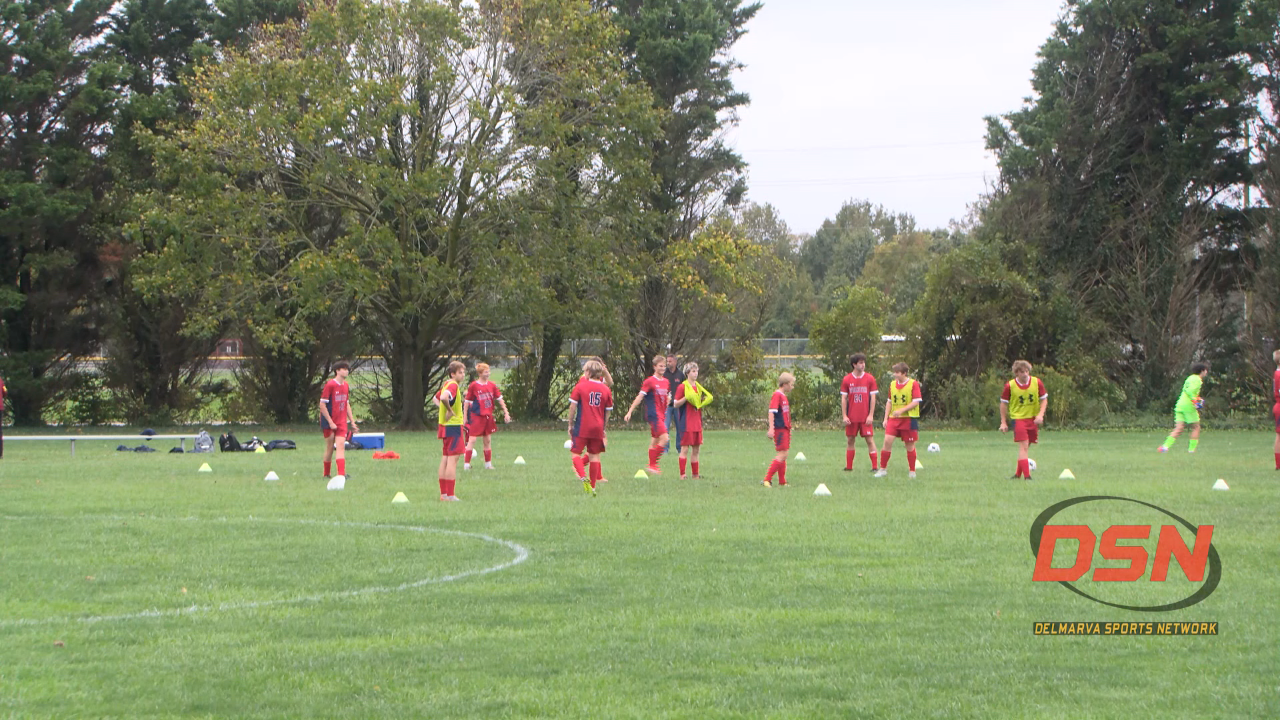 Late goal pushes Salisbury School soccer over Worcester Prep 2-1 capping off undefeated regular season.
